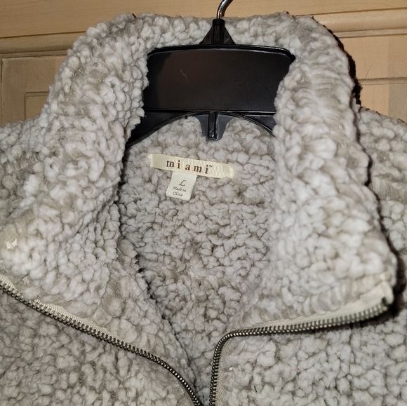 Misses sz L Miami Fuzzy Fleece Vest Zip up EUC - Picture 2 of 6